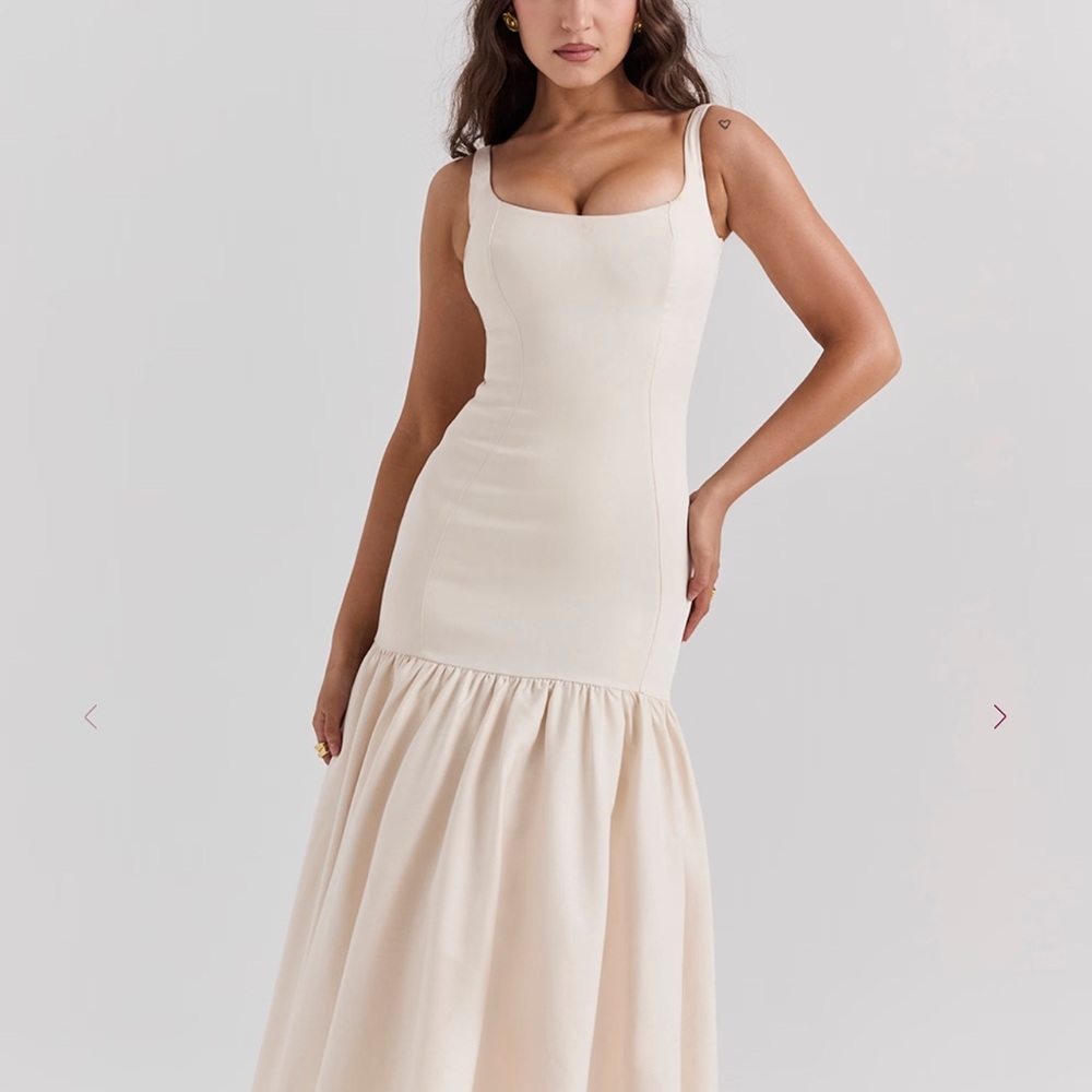 Elegant Cream Sleeveless Dress